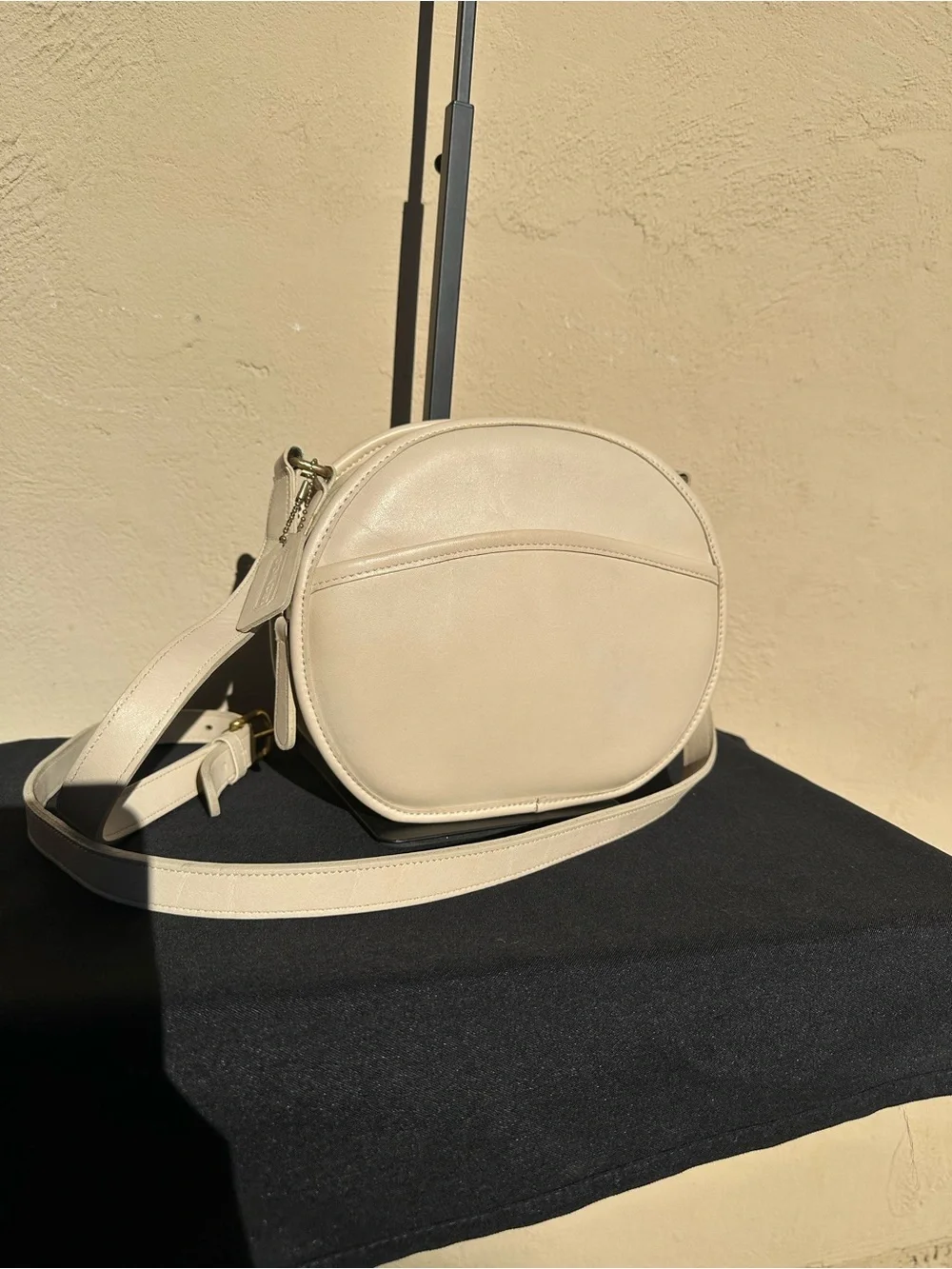 Vintage Coach Chester 9901